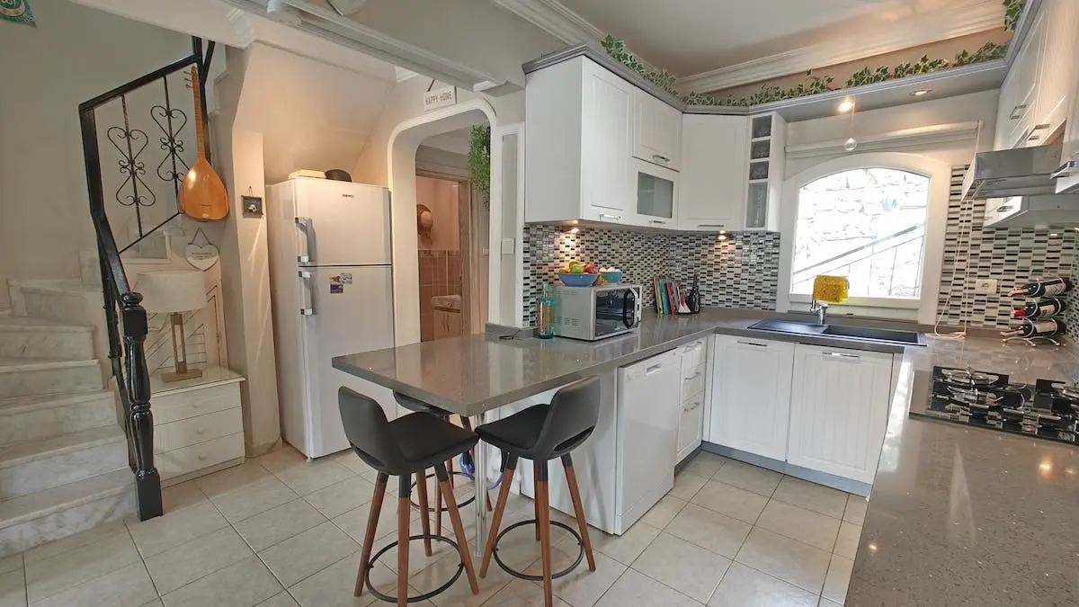 Fitted kitchen